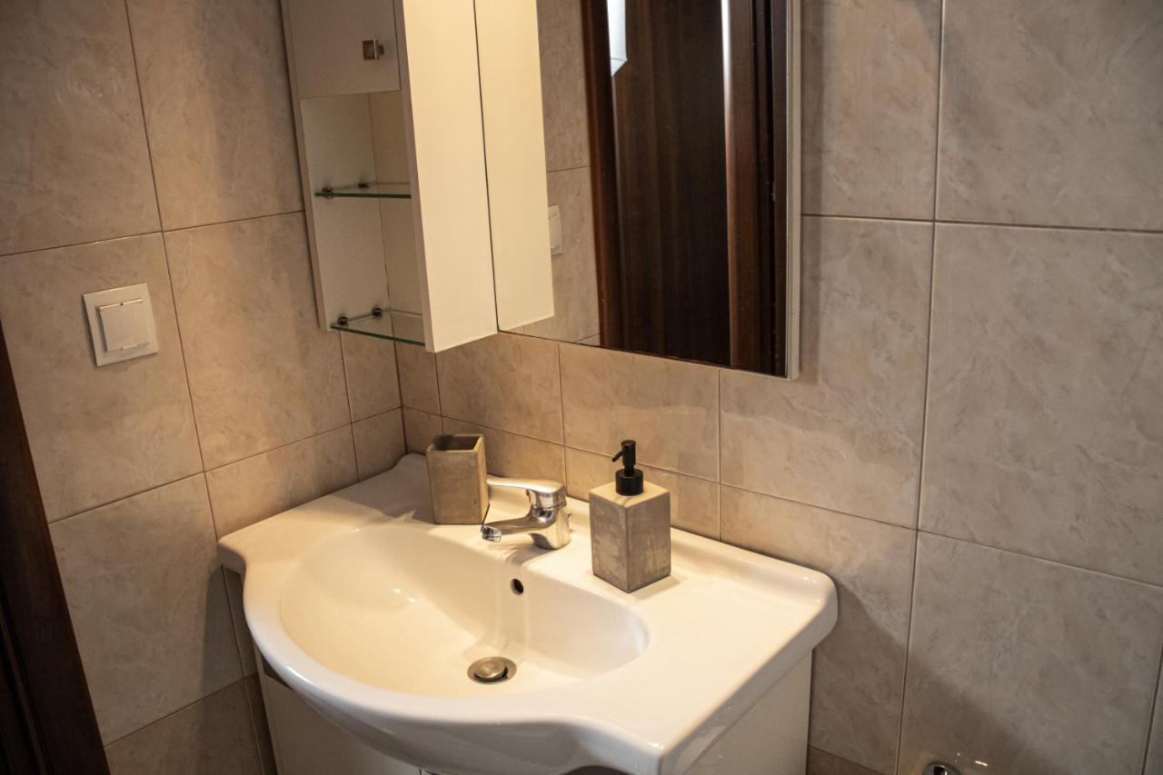 F K Room 3 Aígion Ngoại thất bức ảnh